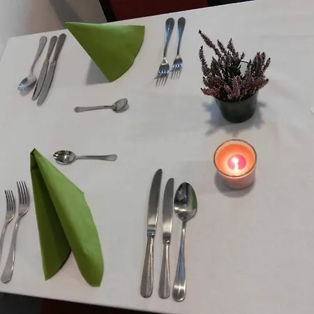 מלון Garden Mezna